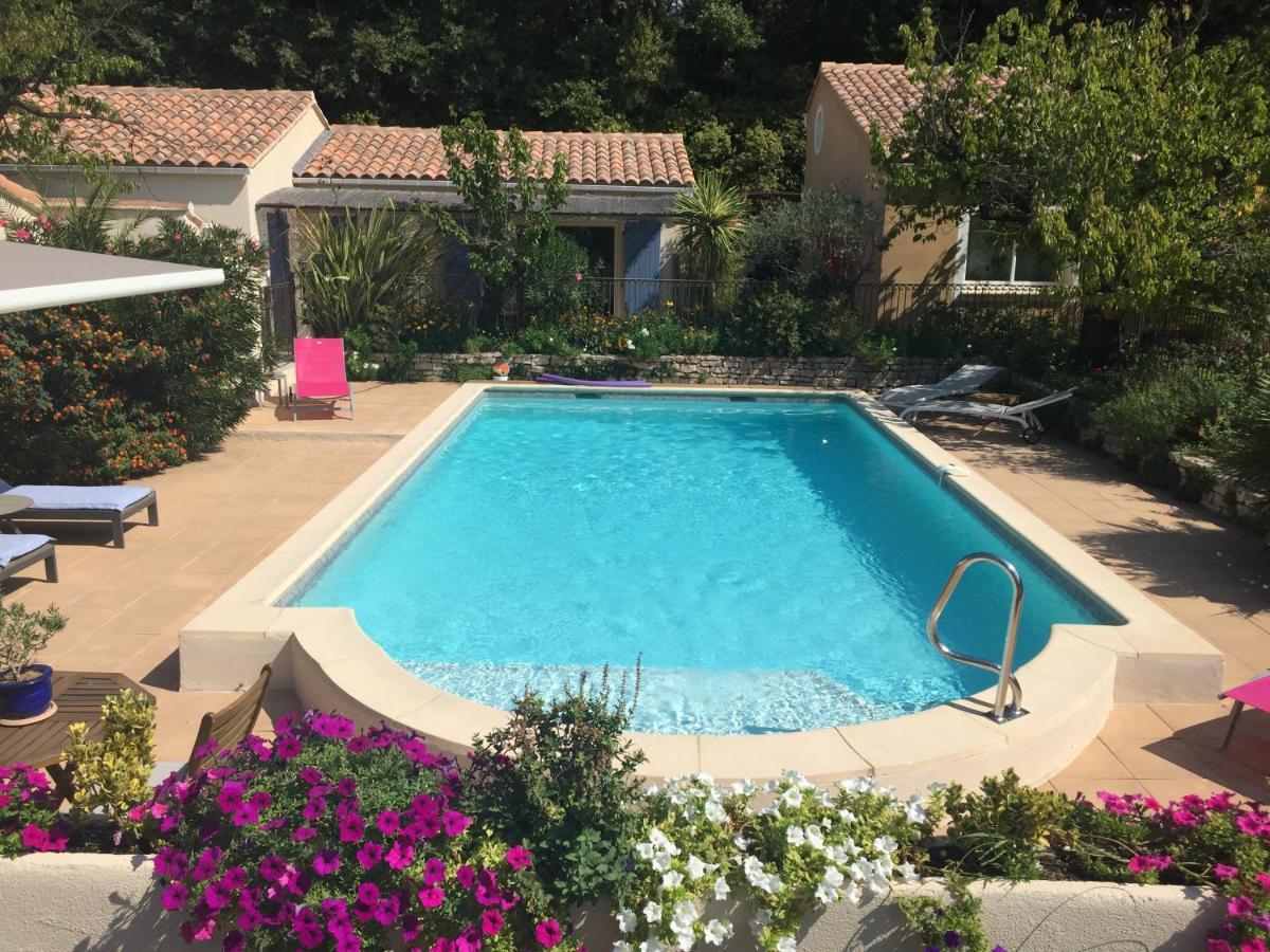Les Hauts D'Eyragues Gite Aigue Marine Meuble Classe 4 Etoiles Exterior foto