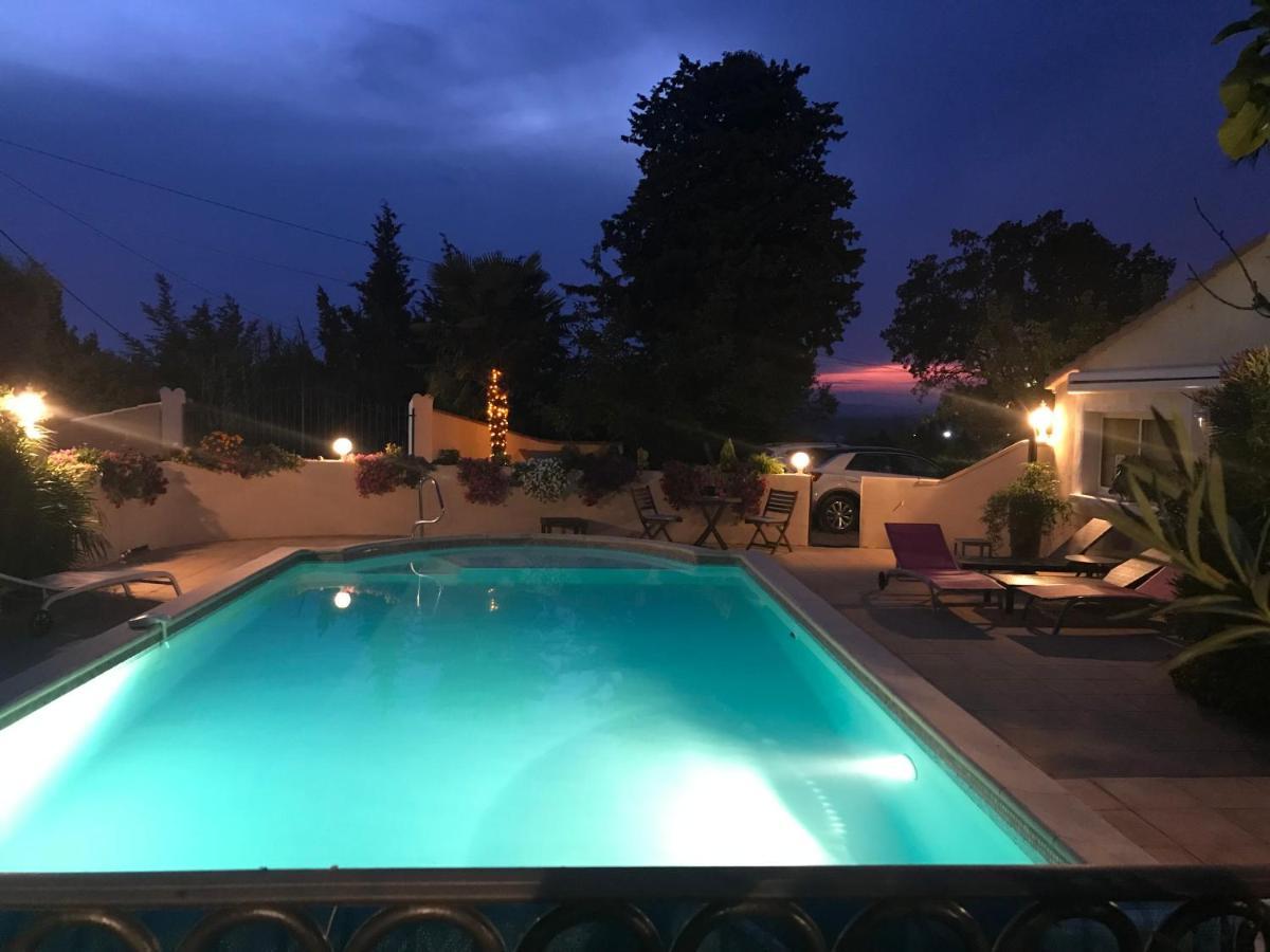 Les Hauts D'Eyragues Gite Aigue Marine Meuble Classe 4 Etoiles Exterior foto